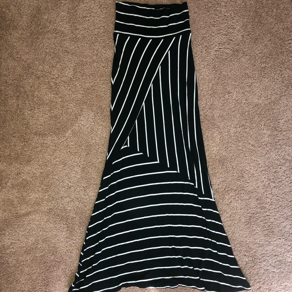 Black and white maxi skirt